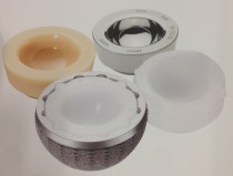 Cotilos con los tres componentes (metal, polietileno y cerámica)